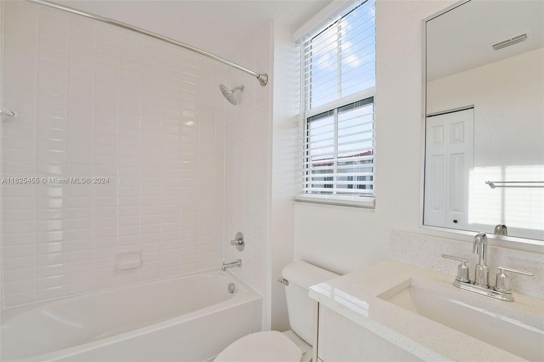 Active With Contract: $3,272 (2 beds, 2 baths, 1516 Square Feet)