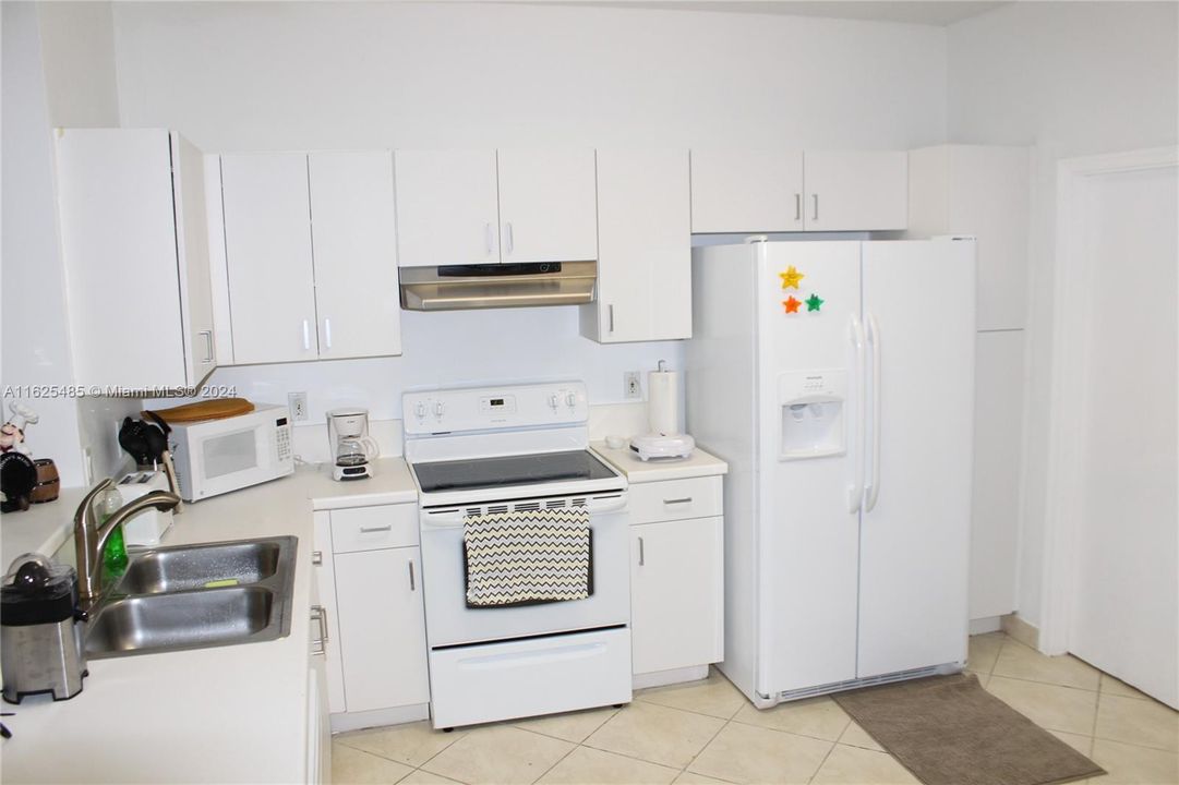 For Rent: $2,800 (2 beds, 2 baths, 1131 Square Feet)