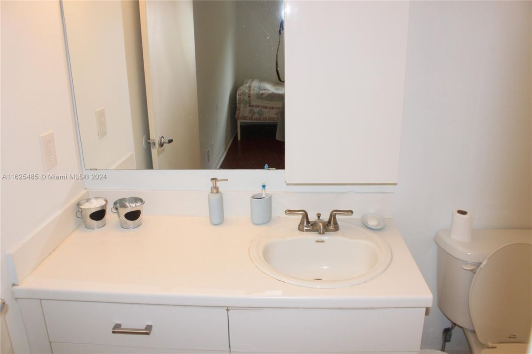 For Rent: $2,800 (2 beds, 2 baths, 1131 Square Feet)