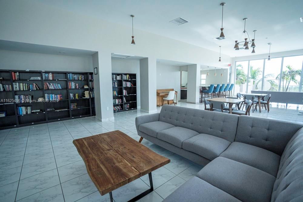 Recently Rented: $3,000 (0 beds, 1 baths, 450 Square Feet)