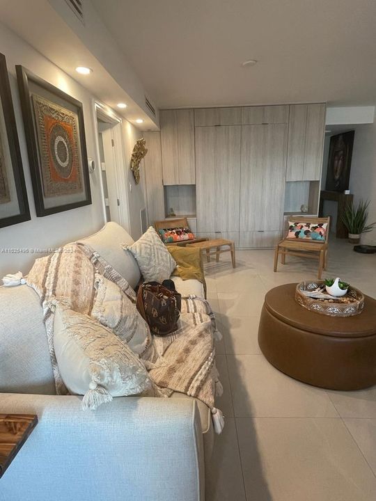 Recently Rented: $3,000 (0 beds, 1 baths, 450 Square Feet)