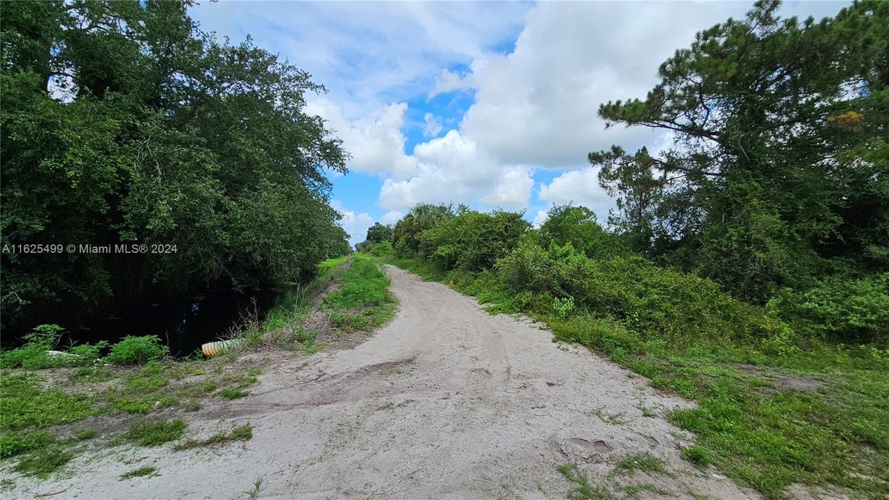 En Venta: $45,000 (1.25 acres)