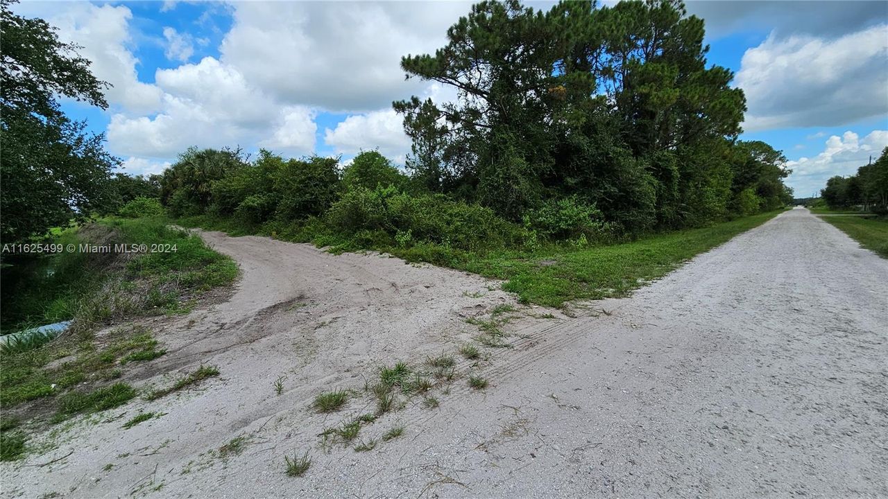 En Venta: $45,000 (1.25 acres)