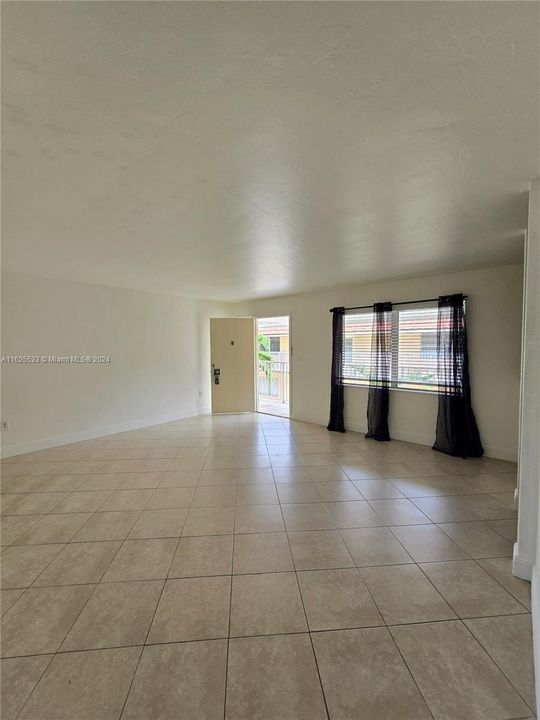 For Sale: $220,000 (1 beds, 1 baths, 628 Square Feet)