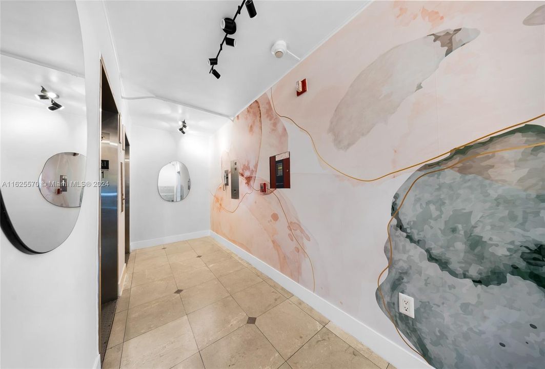 For Sale: $315,000 (1 beds, 1 baths, 900 Square Feet)