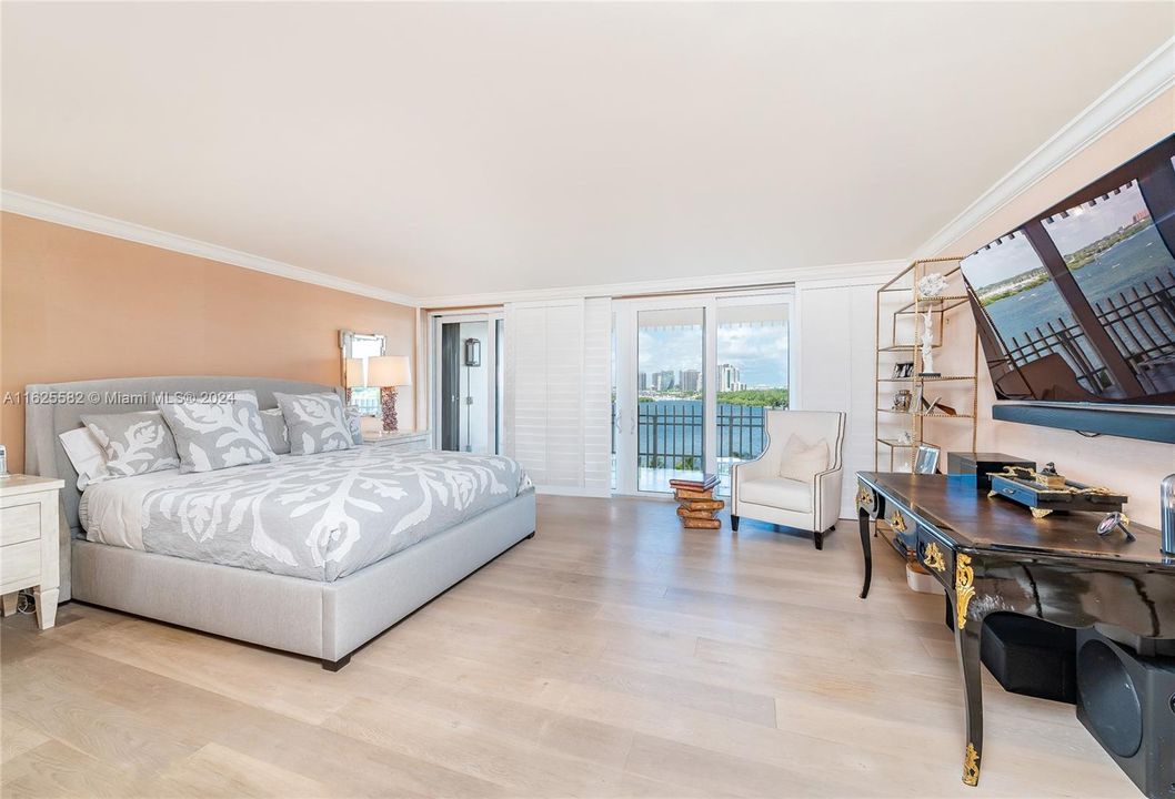 Active With Contract: $2,550,000 (3 beds, 3 baths, 2424 Square Feet)