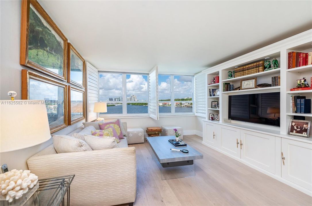 Active With Contract: $2,550,000 (3 beds, 3 baths, 2424 Square Feet)