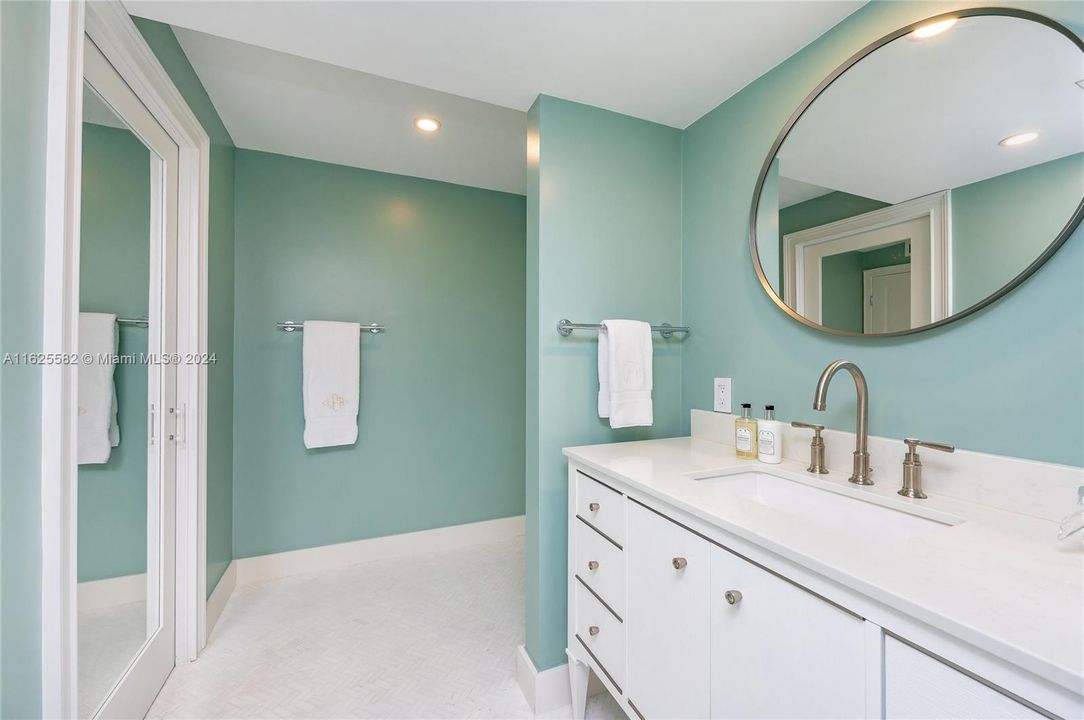 Active With Contract: $2,550,000 (3 beds, 3 baths, 2424 Square Feet)