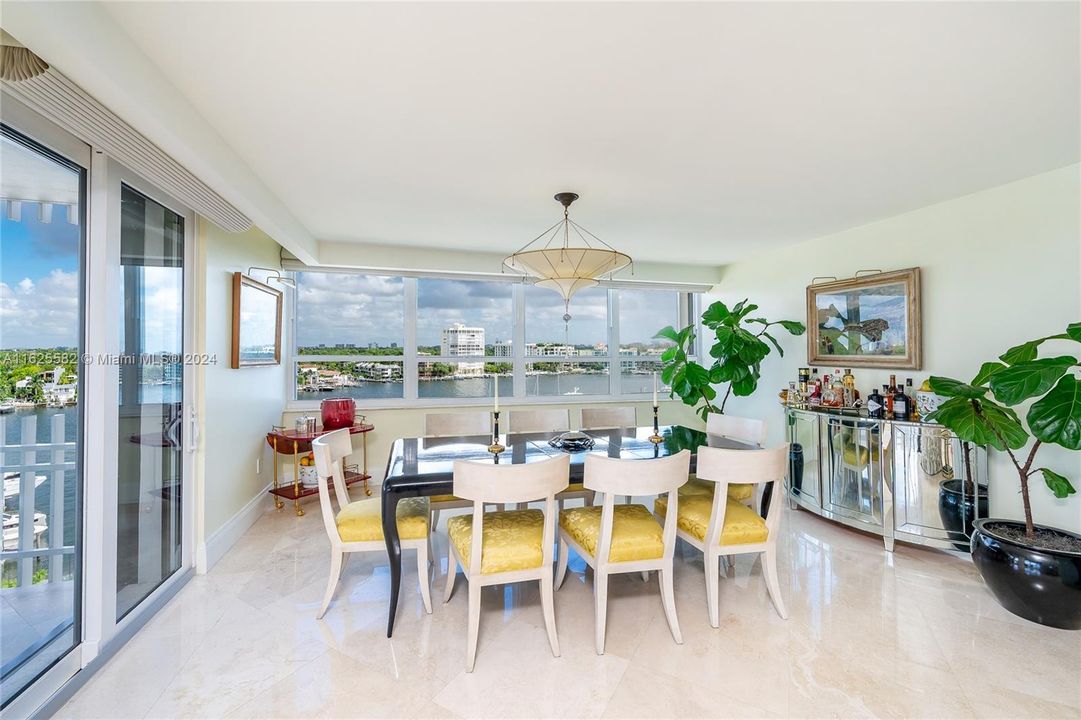 Active With Contract: $2,550,000 (3 beds, 3 baths, 2424 Square Feet)