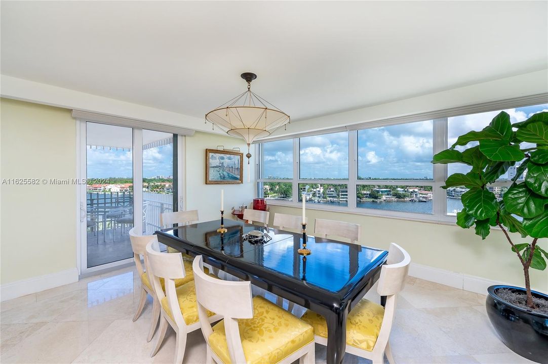 Active With Contract: $2,550,000 (3 beds, 3 baths, 2424 Square Feet)