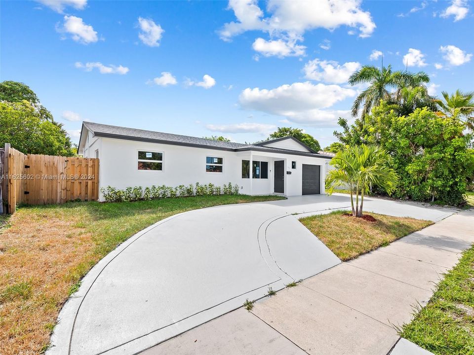 Active With Contract: $525,000 (3 beds, 2 baths, 1305 Square Feet)