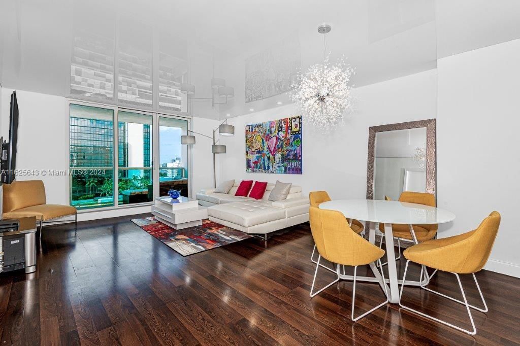 For Sale: $1,700,000 (1 beds, 1 baths, 880 Square Feet)