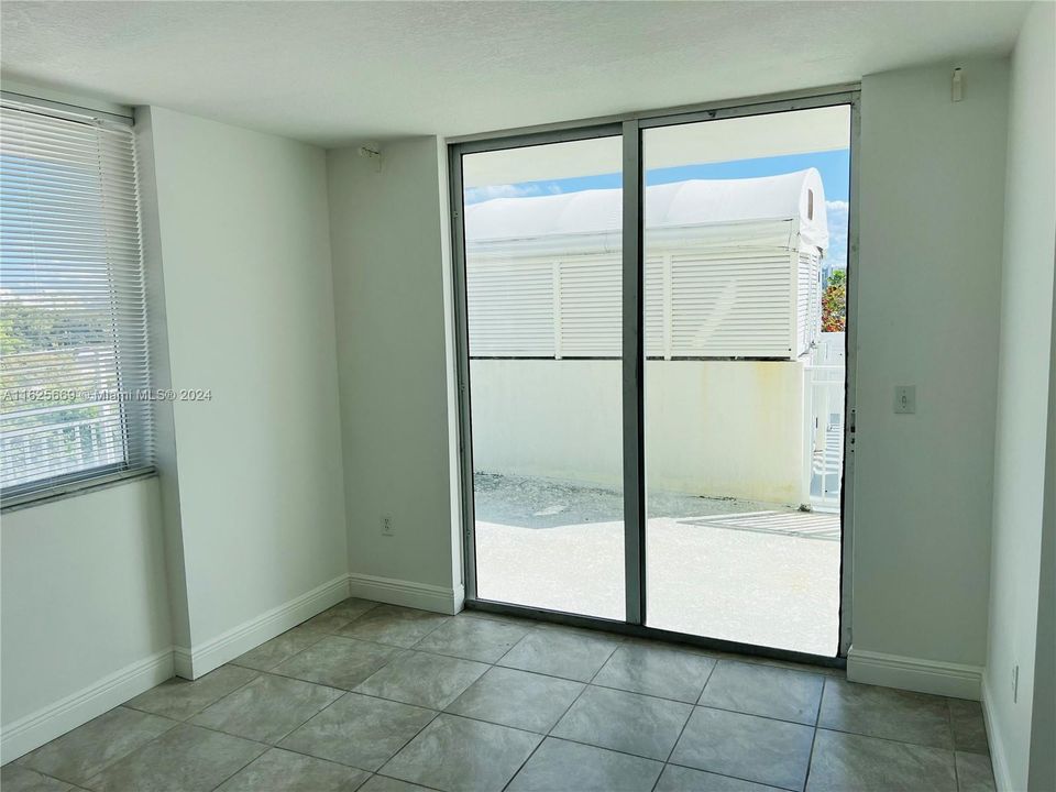 En Venta: $299,000 (2 camas, 2 baños, 808 Pies cuadrados)