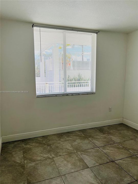 For Sale: $299,000 (2 beds, 2 baths, 808 Square Feet)