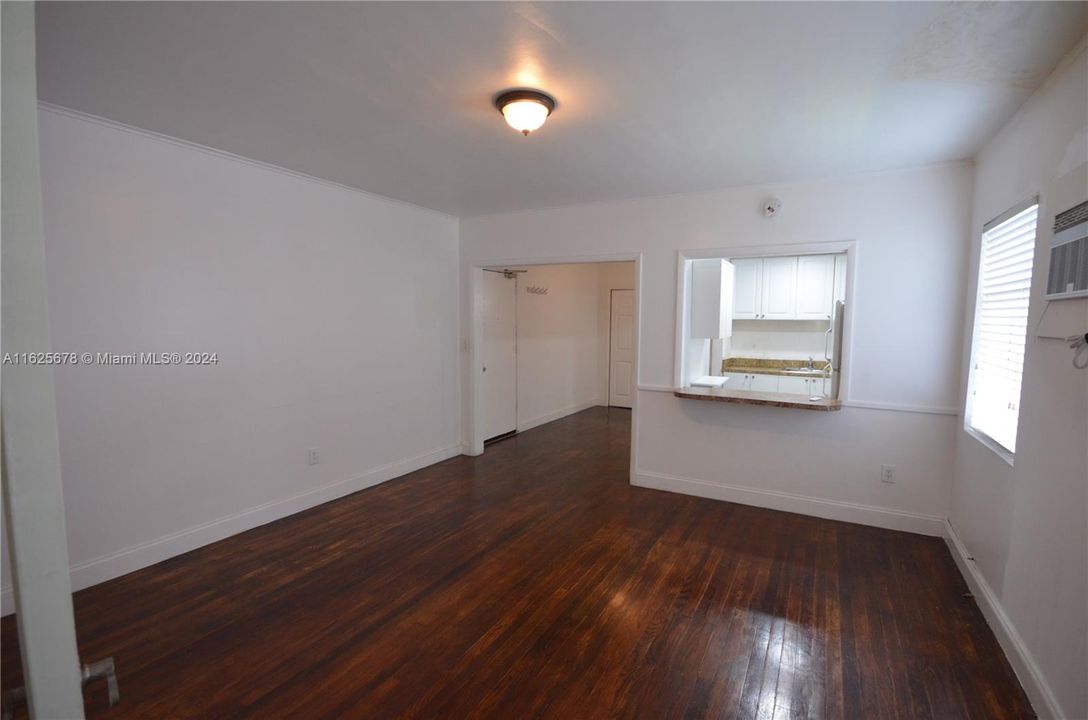 Recently Rented: $1,800 (1 beds, 1 baths, 0 Square Feet)