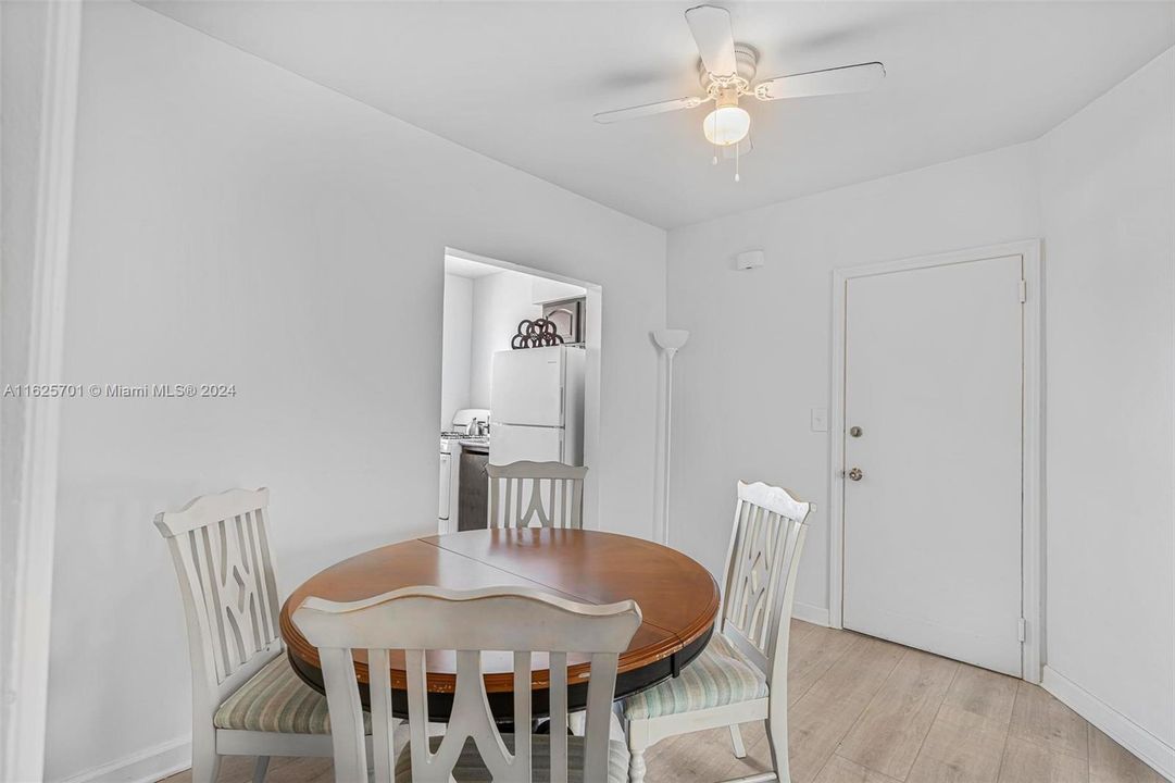 最近租的: $2,300 (2 贝兹, 1 浴室, 1107 平方英尺)