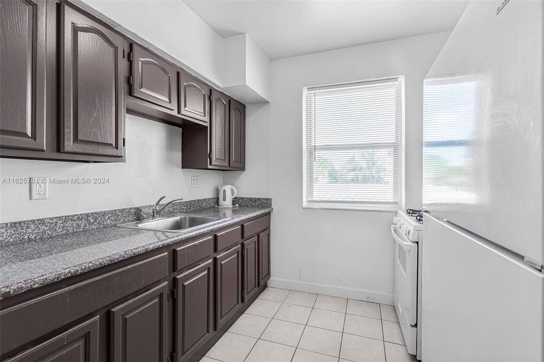 最近租的: $2,300 (2 贝兹, 1 浴室, 1107 平方英尺)