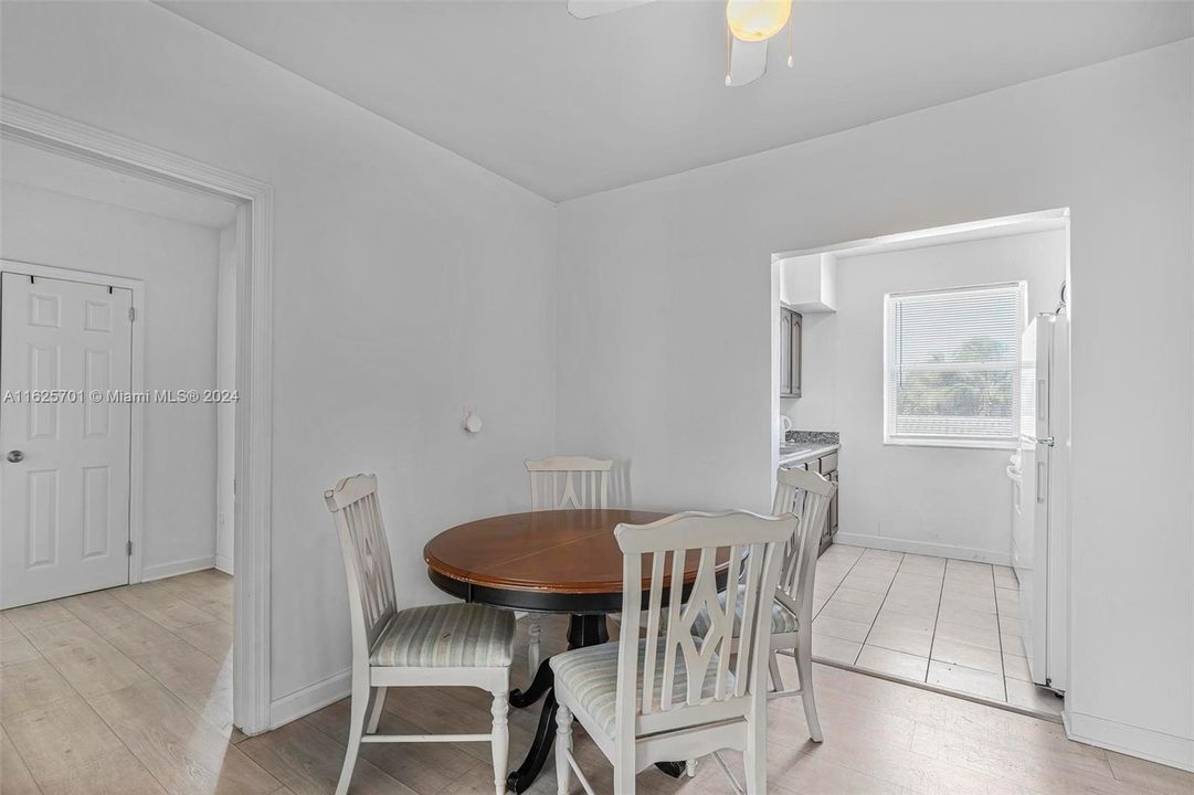 最近租的: $2,300 (2 贝兹, 1 浴室, 1107 平方英尺)