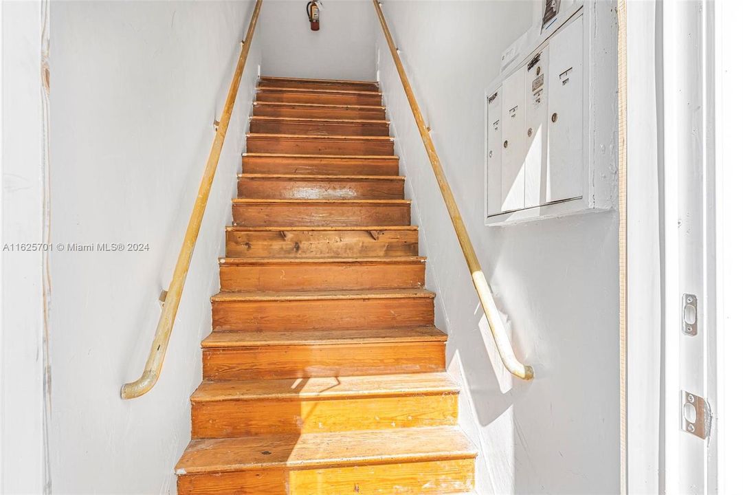 最近租的: $2,300 (2 贝兹, 1 浴室, 1107 平方英尺)