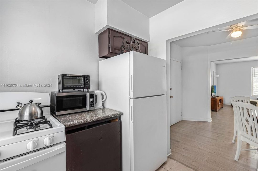 最近租的: $2,300 (2 贝兹, 1 浴室, 1107 平方英尺)