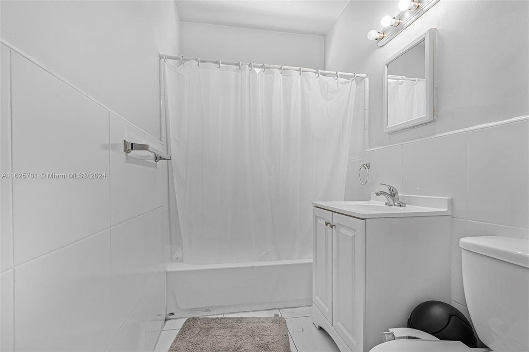 最近租的: $2,300 (2 贝兹, 1 浴室, 1107 平方英尺)