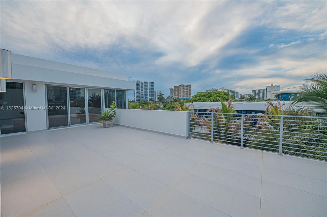 For Sale: $5,195,000 (4 beds, 3 baths, 6442 Square Feet)