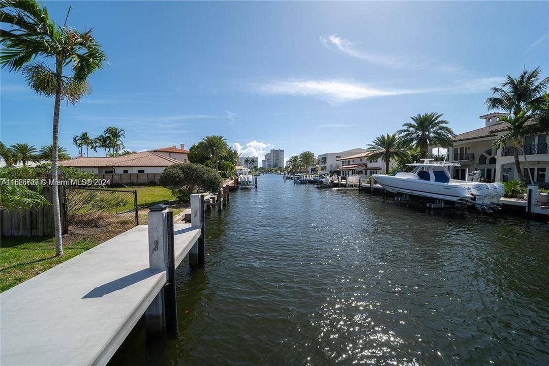 Active With Contract: $2,690,000 (3 beds, 2 baths, 2025 Square Feet)