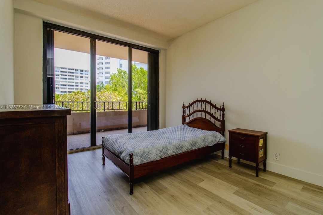 For Sale: $1,490,000 (2 beds, 2 baths, 1532 Square Feet)