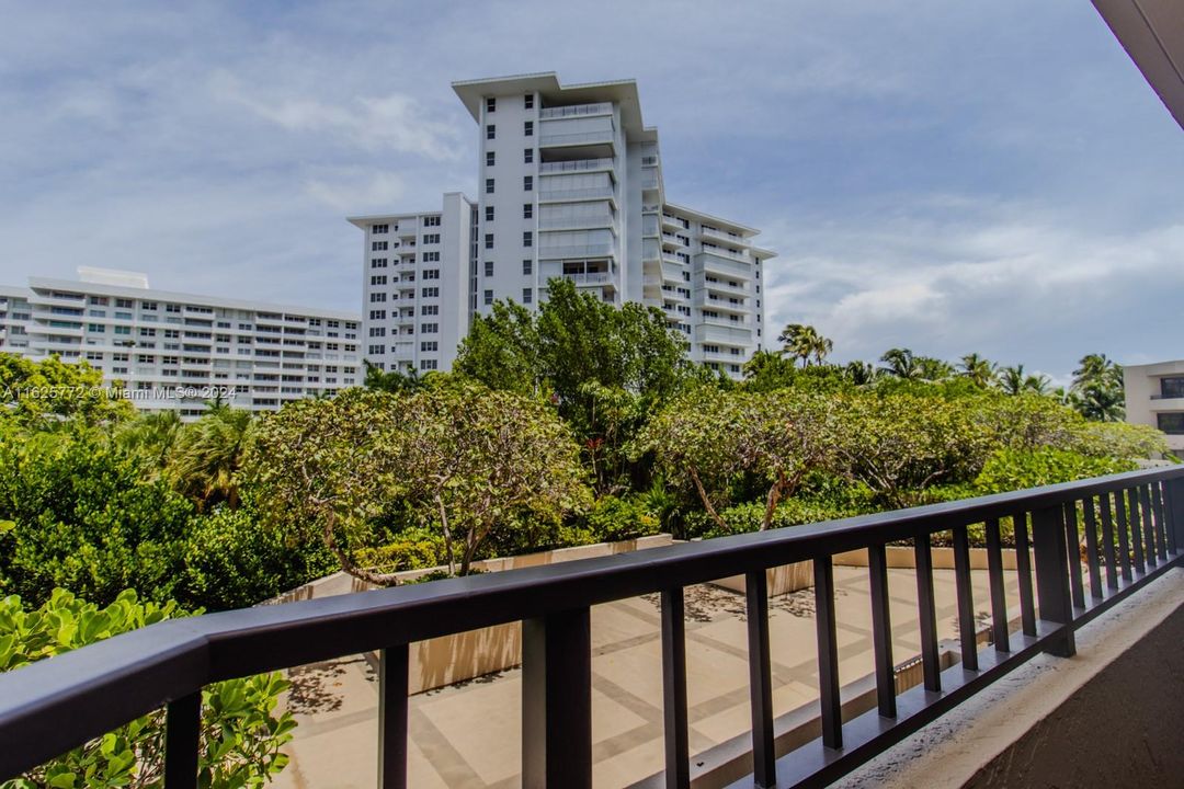 For Sale: $1,490,000 (2 beds, 2 baths, 1532 Square Feet)