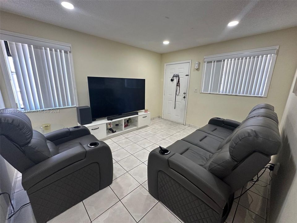 Recientemente alquilado: $2,500 (3 camas, 1 baños, 0 Pies cuadrados)