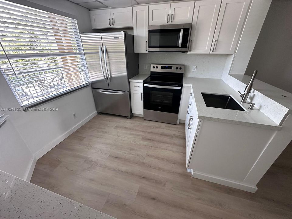 Active With Contract: $1,600 (1 beds, 1 baths, 602 Square Feet)