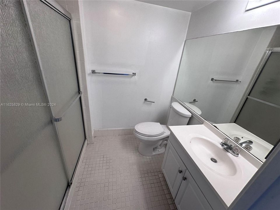 Active With Contract: $1,600 (1 beds, 1 baths, 602 Square Feet)