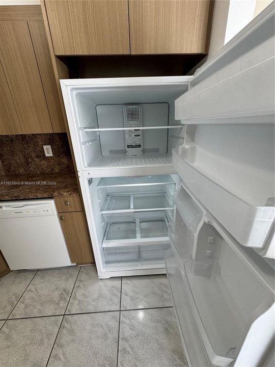 Activo con contrato: $3,500 (4 camas, 2 baños, 1660 Pies cuadrados)