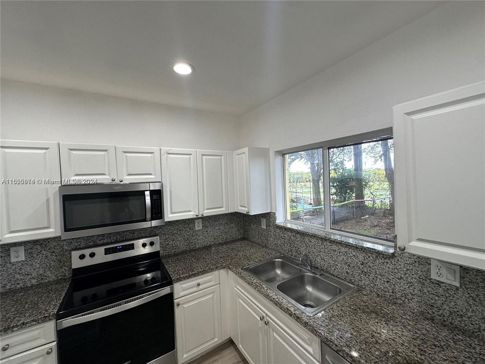 Active With Contract: $2,650 (3 beds, 2 baths, 1456 Square Feet)