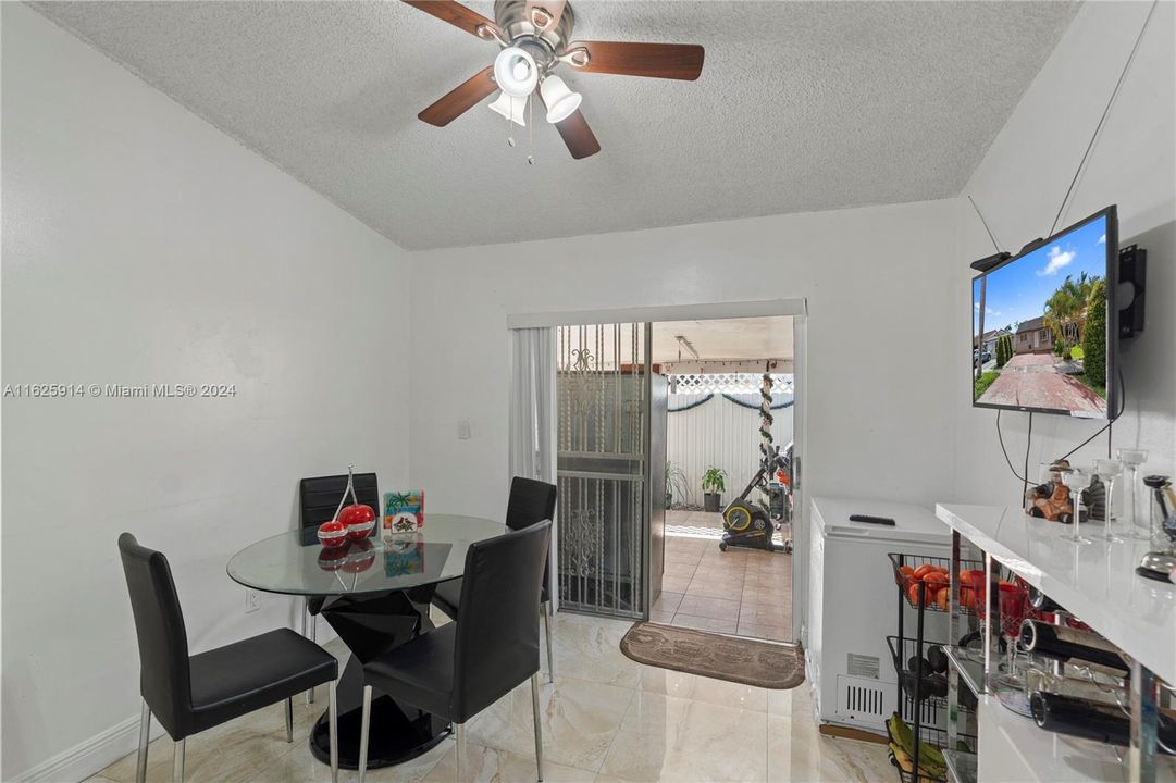 Recently Sold: $505,000 (3 beds, 2 baths, 1130 Square Feet)