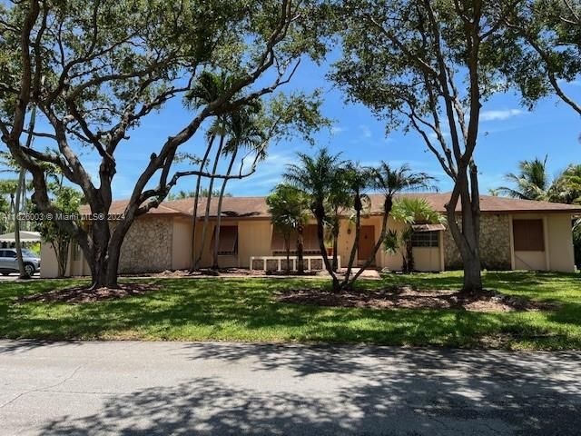 Active With Contract: $5,500 (5 beds, 3 baths, 2961 Square Feet)