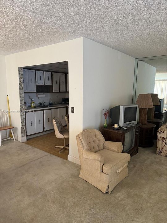 Active With Contract: $110,000 (1 beds, 1 baths, 760 Square Feet)