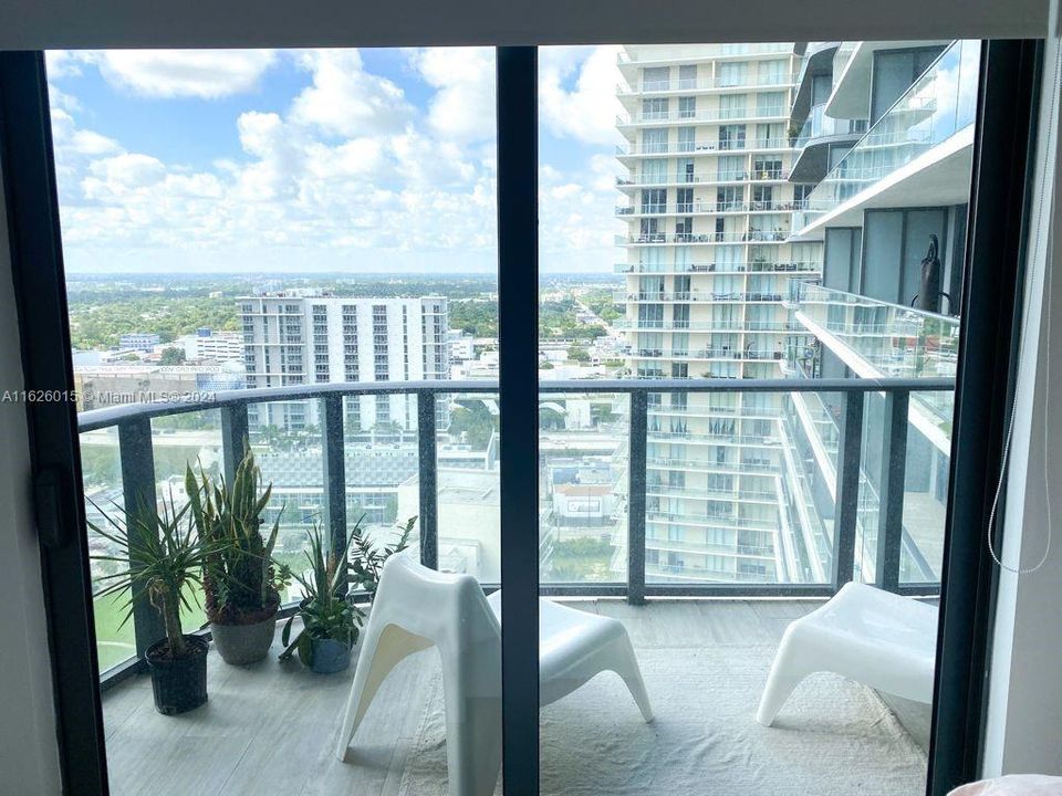 Active With Contract: $3,299 (1 beds, 1 baths, 621 Square Feet)