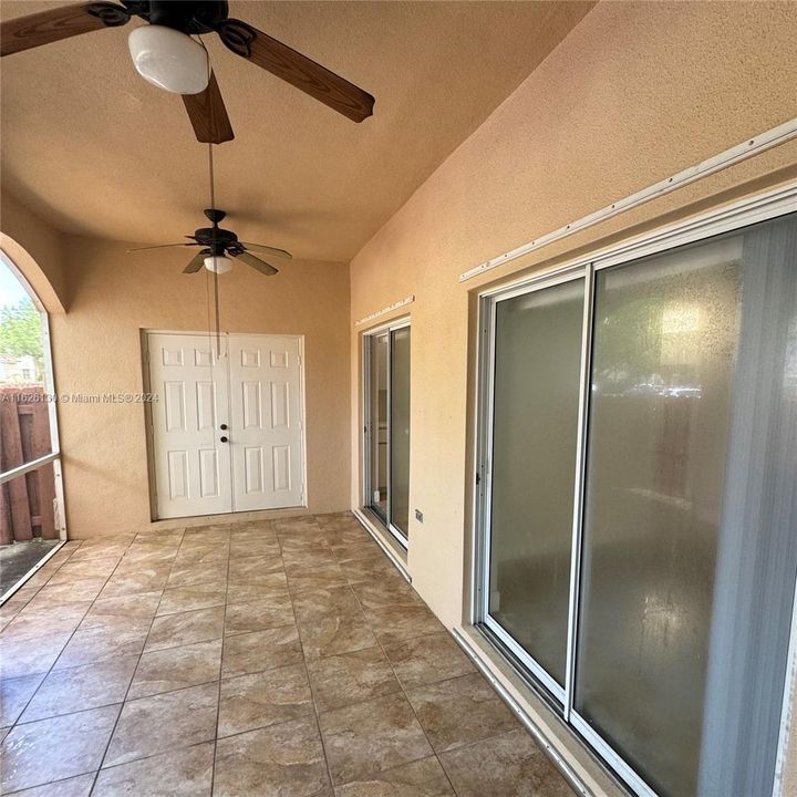 Active With Contract: $3,200 (3 beds, 2 baths, 1368 Square Feet)