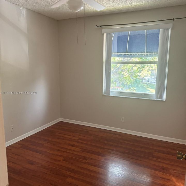 Active With Contract: $3,200 (3 beds, 2 baths, 1368 Square Feet)