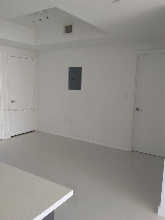 最近租的: $3,500 (1 贝兹, 1 浴室, 806 平方英尺)