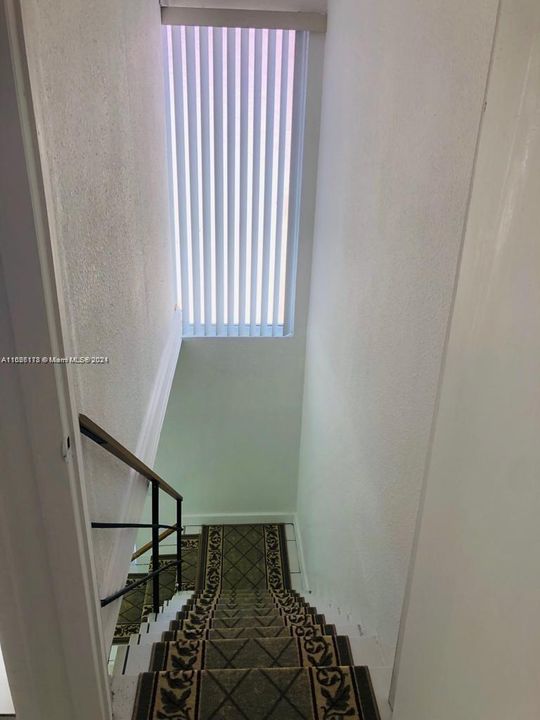 Active With Contract: $1,690 (2 beds, 1 baths, 737 Square Feet)