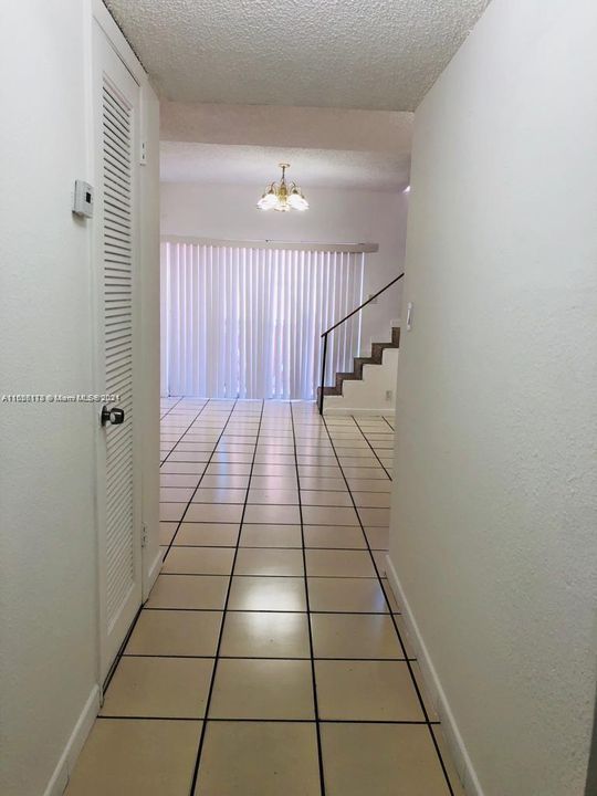 Active With Contract: $1,690 (2 beds, 1 baths, 737 Square Feet)