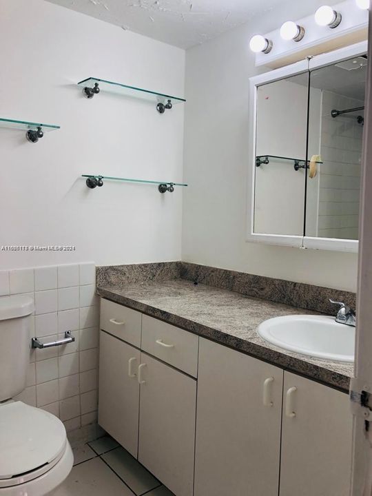 Active With Contract: $1,690 (2 beds, 1 baths, 737 Square Feet)