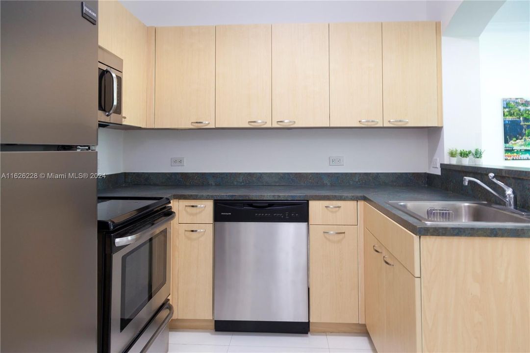 For Sale: $495,003 (1 beds, 1 baths, 757 Square Feet)