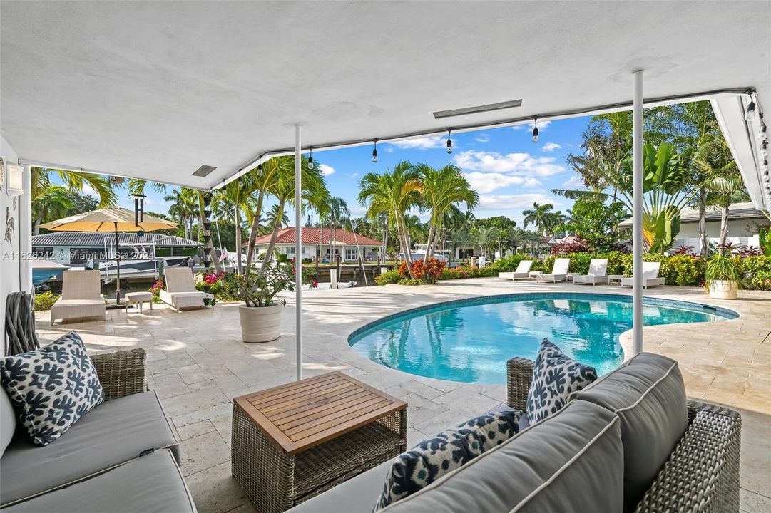 Active With Contract: $2,000,000 (4 beds, 2 baths, 2323 Square Feet)