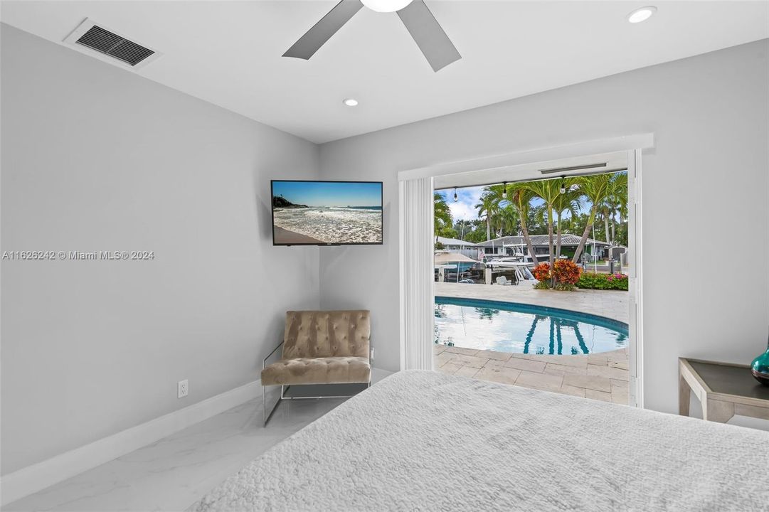 Active With Contract: $2,000,000 (4 beds, 2 baths, 2323 Square Feet)