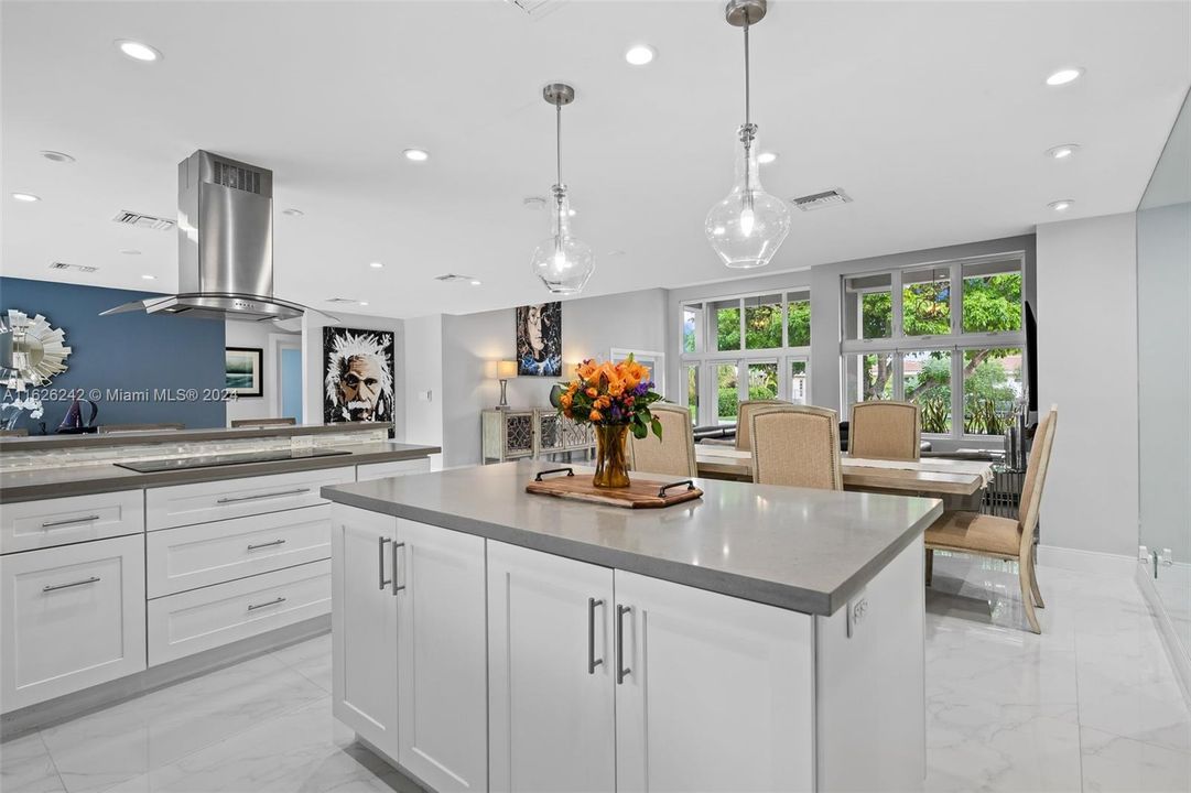 Active With Contract: $2,000,000 (4 beds, 2 baths, 2323 Square Feet)