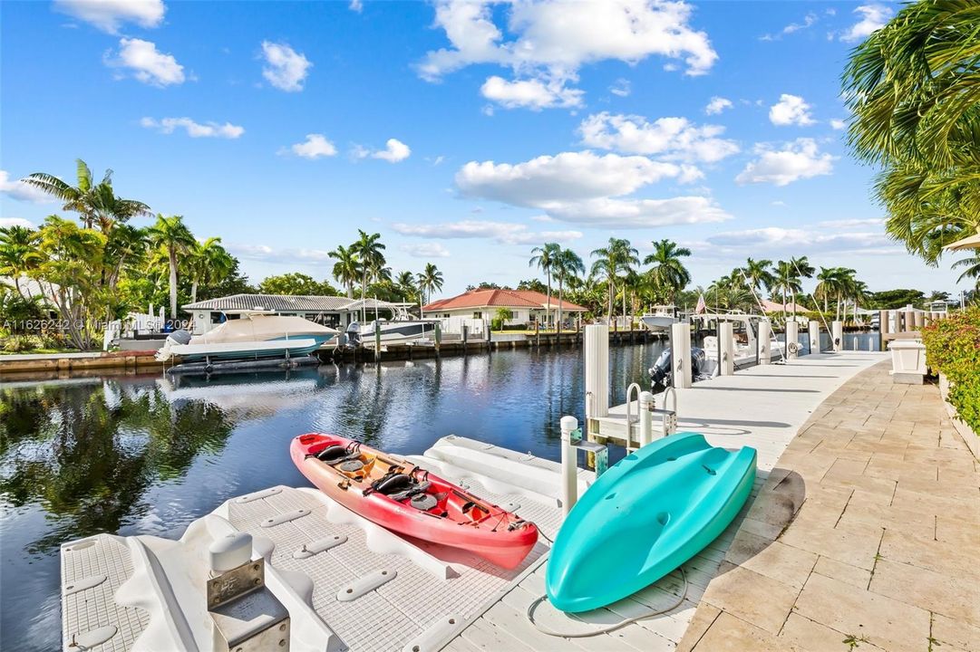 Active With Contract: $2,000,000 (4 beds, 2 baths, 2323 Square Feet)