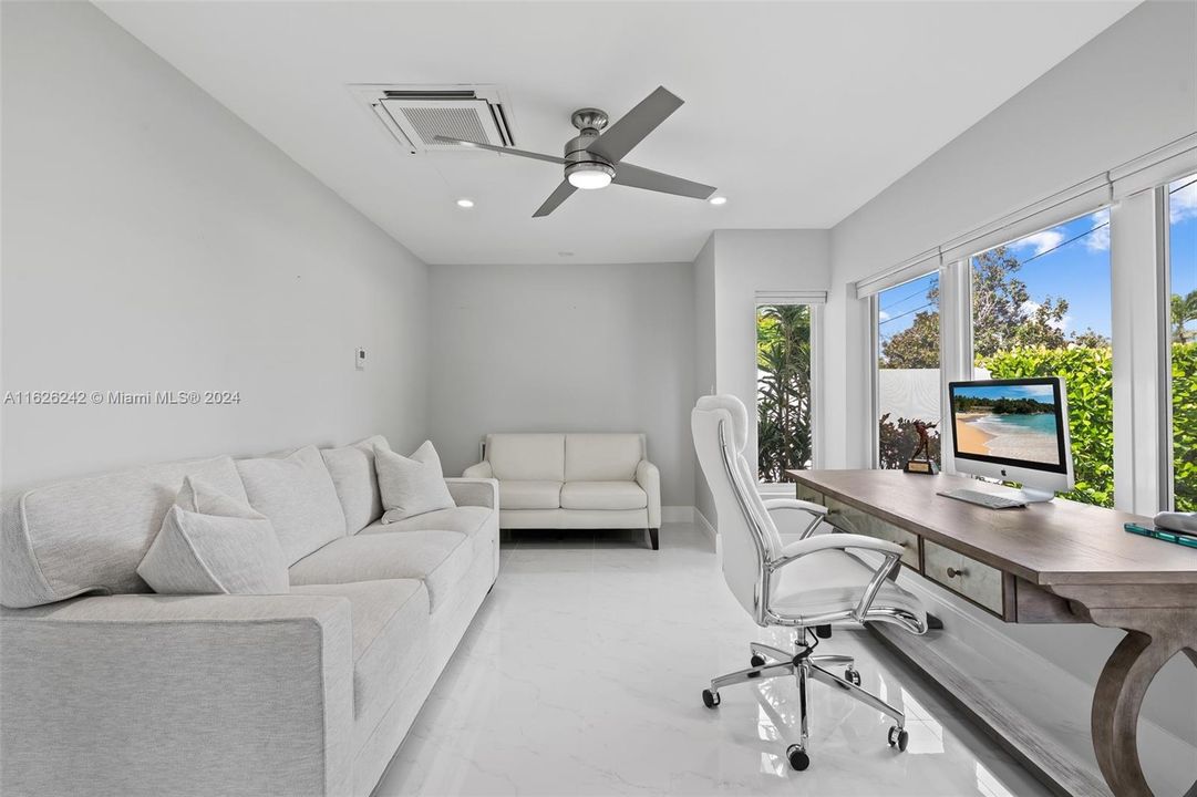 Active With Contract: $2,000,000 (4 beds, 2 baths, 2323 Square Feet)